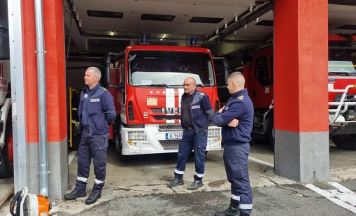 Наши пожарникари на помощ при пожара край Вурвуру, Ситония
