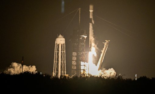 Една от ракетите на SpaceX се разби в Луната с висока скорост