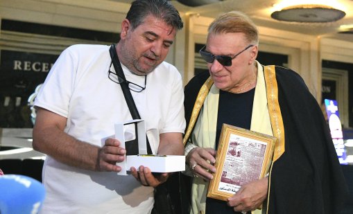 Признание: Васил Найденов с плакет на най-стария вестник в Йордания (СНИМКИ)