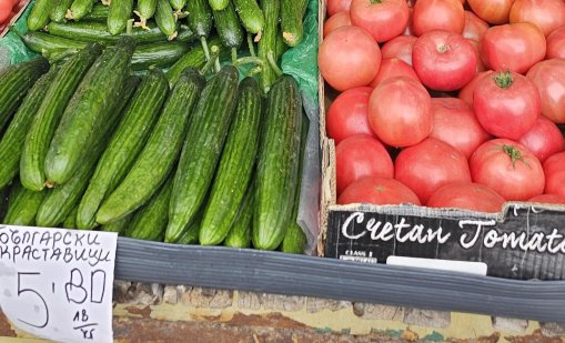 Български домати и краставици ще има още месец на пазара