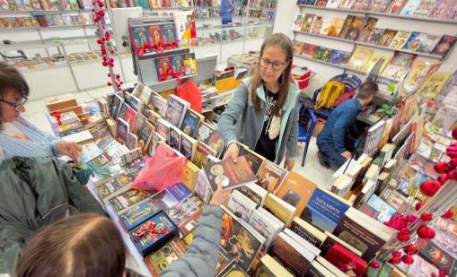 В кадър: Международният панаир на книгата заработи в НДК