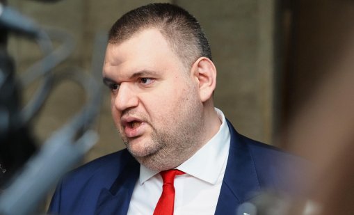 Пеевски: Директорът с камерите е на свобода заради чадър от ПП-ДБ