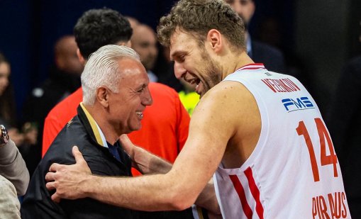 Везенков и Олимпиакос подчиниха Апоел ТА пред погледа на Стоичков 