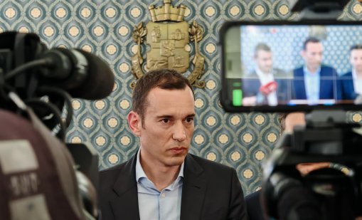 Терзиев: Търсим начини да компенсираме хората с карти за градски транспорт