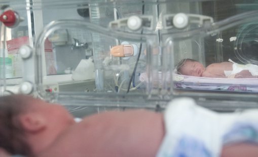 Изследват новородените за още три редки заболявания