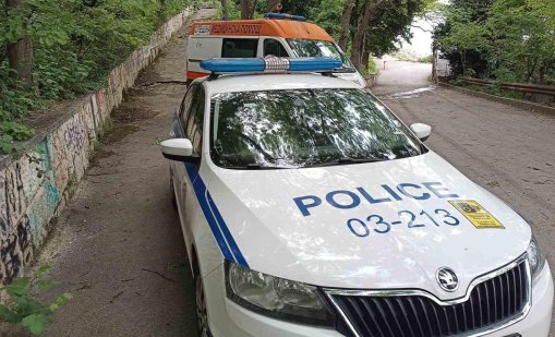 Кола се вряза в магазин в Шумен, трима са ранени