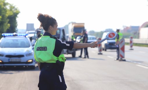 Полицията излиза на пътя за голямото завръщане