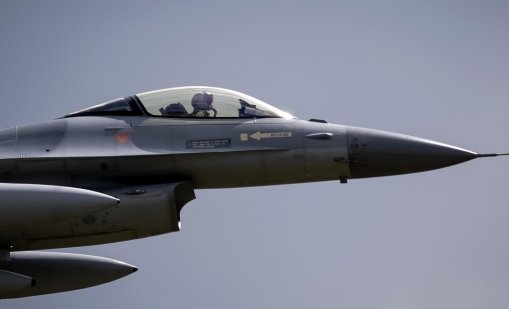 За 1 евро: Нидерландия прехвърля 18 изтребителя F-16 на Румъния
