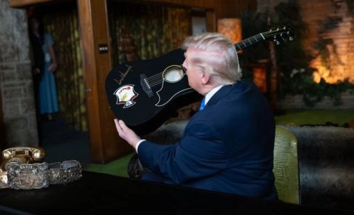 Тръмп изненадващо отиде в дома на Елвис Пресли