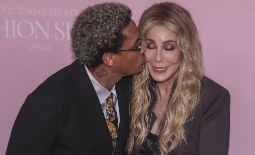 Почти на 80 и вече блондинка Шер ще става булка за трети път