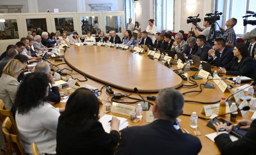 След седмици на спорове: Бюджет 2026 влиза в парламентарните комисии
