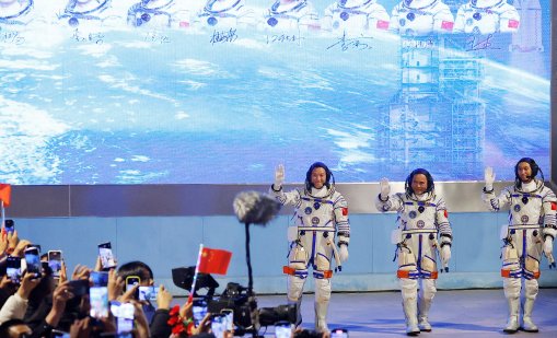 Китай изпраща най-младия си астронавт на космическата станция "Небесен дворец“