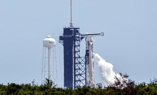 SpaceX изстреля 50-ия космически кораб Dragon към МКС 