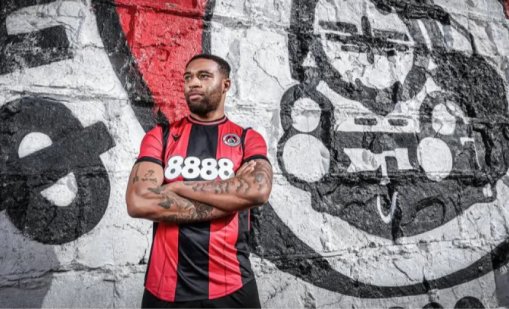 Бивш играч на Ливърпул ще рита в Локомотив Сф