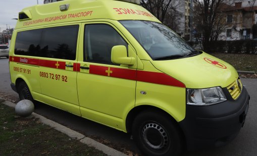 22-годишен загина след като с автомобила си се заби в дърво