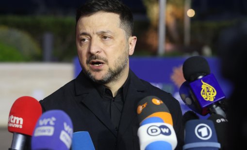 Зеленски наложи санкции на бившия началник на канцеларията си