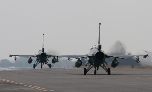 "Куриер де Балкан": На България ѝ трябваха F-16, често е обект на провокации от Русия