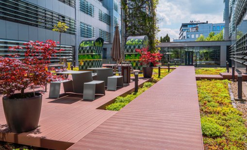 Модерният двор &ndash; как външните настилки променят визията на дома