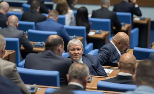 Жените на ръководни позиции у нас се увеличават, но мъжете във властта доминират