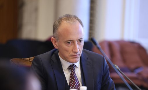 Вълчев увери: Изпитът по математика след 7. клас няма да затрудни учениците