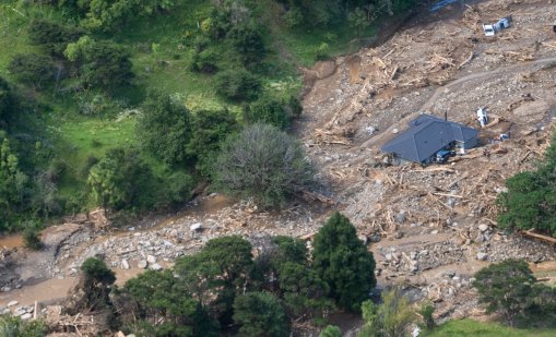 В Нова Зеландия: Свлачище помете къмпинг
