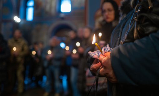 Заснеха гей порно със семинаристи в православен храм в Русия
