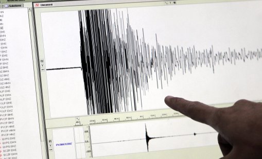 Земетресение с магнитуд 5,5 разтърси Турция и изкара хората по улиците