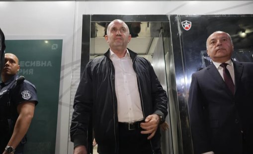 Как Европа коментира победата на "проруския и евроскептичен" Радев