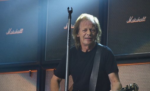 Китаристът на AC/DC Стиви Йънг е в болница в Буенос Айрес