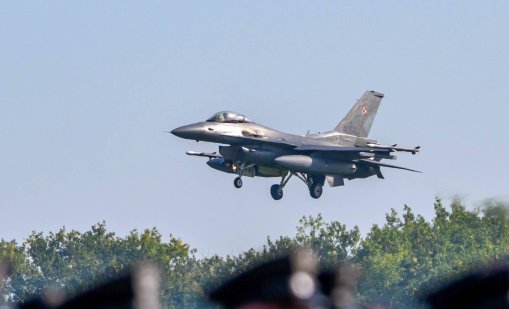 Су-57 срещу F-16: Големият въпрос за въздушната война в Украйна