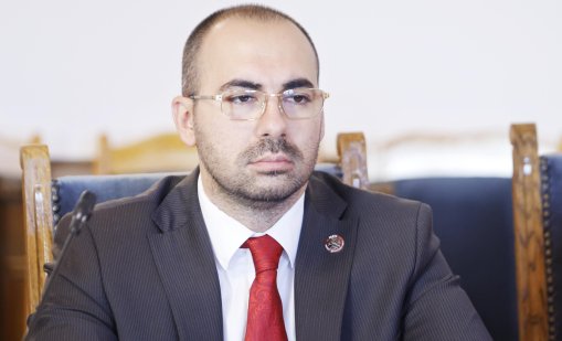 МЕЧ застава за служебен премиер зад "по-отдалечения" Андрей Гюров 