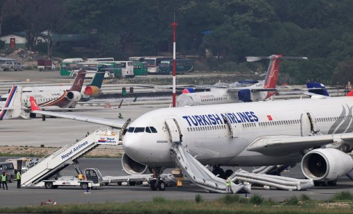 Самолет на Turkish Airlines се запали на летище в Непал