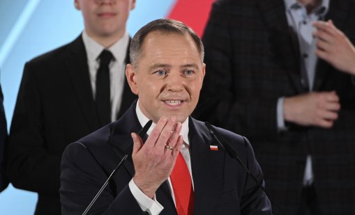 Националистът Карол Навроцки печели президентските избори в Полша