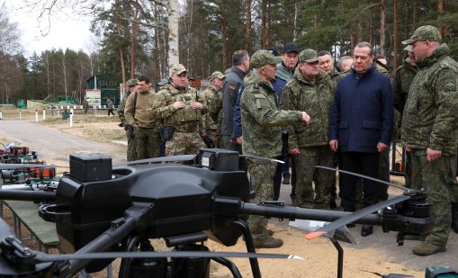 Медведев: Западът стиска зъби, осъзнавайки, че е невъзможно да се раздели Русия