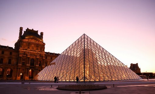 След обира: Теч в Лувъра повреди редки книги