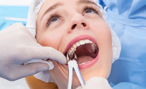 Затвор за дентални лекари, извадили 11 здрави зъба на пациентка