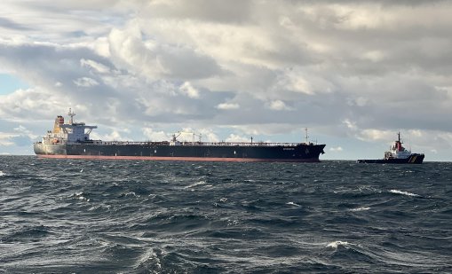 Руски моряци се отровиха на танкер край Истанбул, един почина