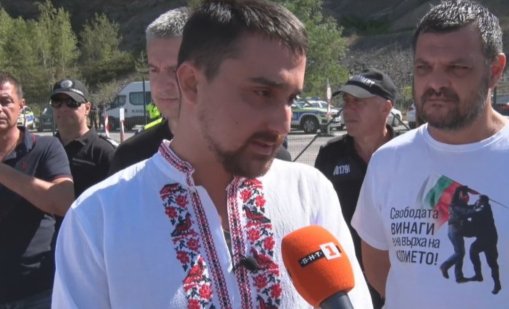 Протестиращи се събраха при „Маказа“, полицията не допусна блокиране на пътя