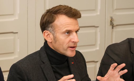 Рейтингът на Макрон спадна до 16 процента
