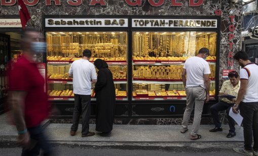 Задържаха 21 души в Истанбул за измами със злато за над 2 млрд. евро