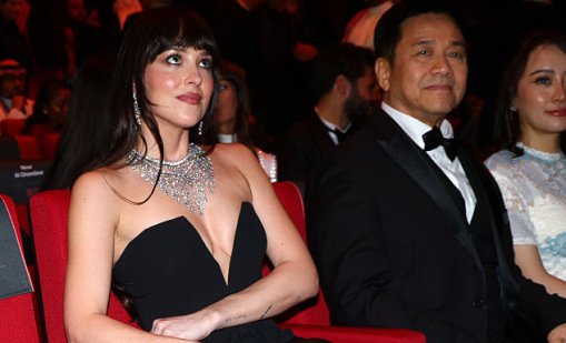 Дакота Джонсън, Нина Добрев и Ана де Армас демонстрираха супер фигури в чернo