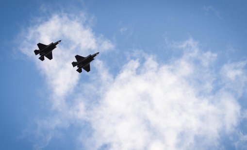 Защо всички военни самолети са сиви?