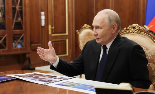 Путин благодари на тези, които празнуват Нова година на фронта