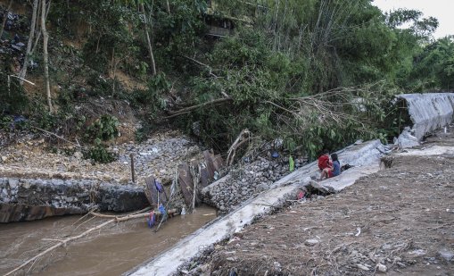 Извънредно положение във Филипините заради тайфуна "Калмаеги"