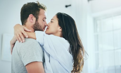 Зодиите, които попадат в забранени любовни връзки