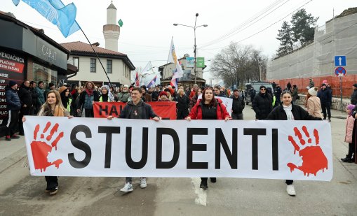 Масова атака с шпионски софтуер срещу студентите в Сърбия, опълчили се на Вучич