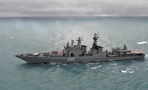 Руският средиземноморски флот се завръща у дома, Великобритания наблюдава