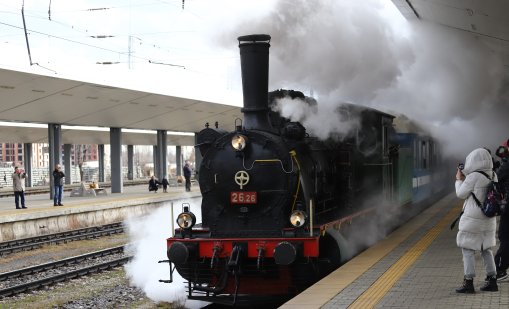 Коледни влакове с парен локомотив ще пътуват по два маршрута 