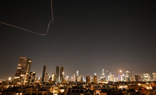 Иран с най-масираните атаки с ракети и дронове срещу Израел и страните от Залива