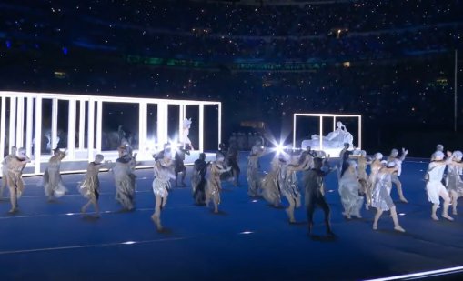 Със зрелищно шоу започна церемонията по откриването на Зимните олимпийски игри в Италия